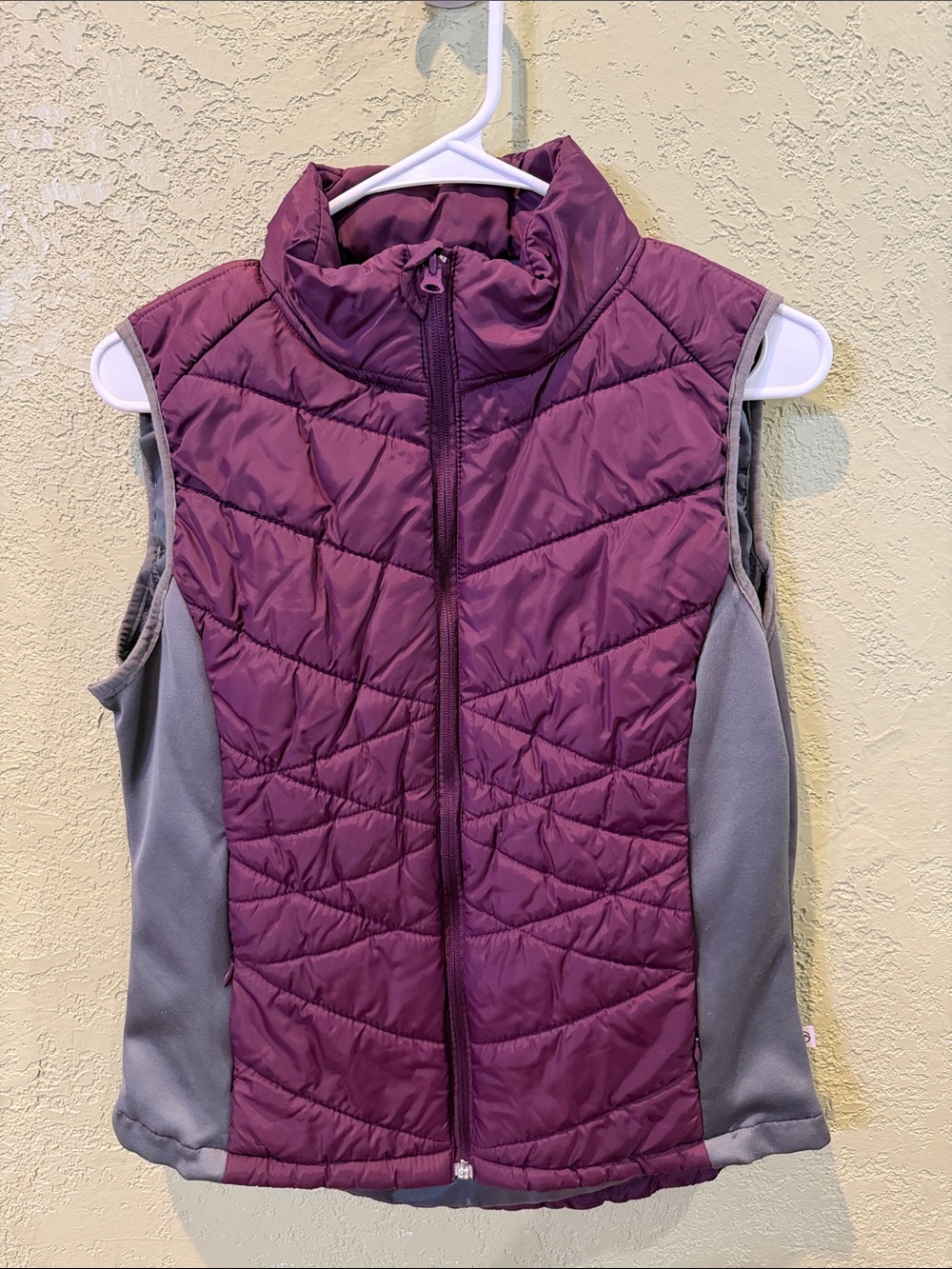 Magellan Outdoors Plum Quilted Lightweight Vest with Gray Panels